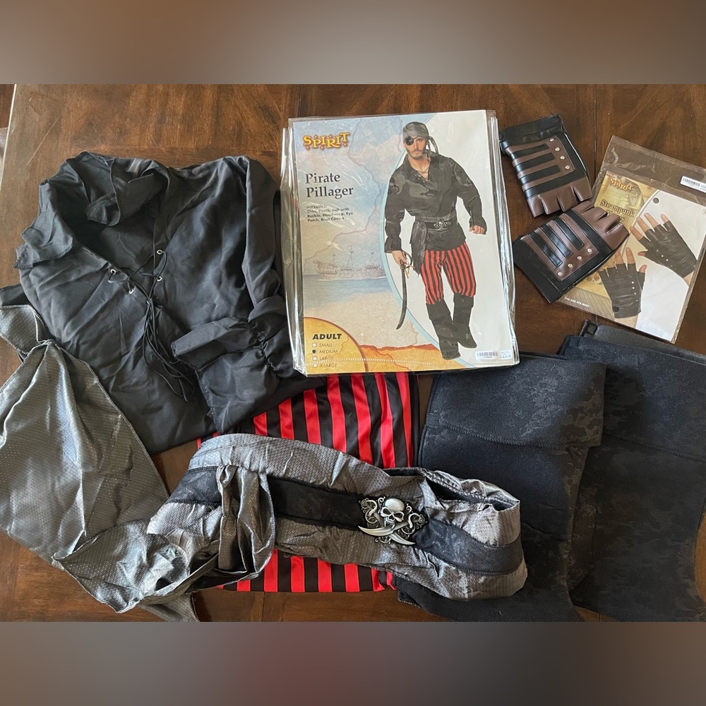 Men’s sz Medium Pirate costume